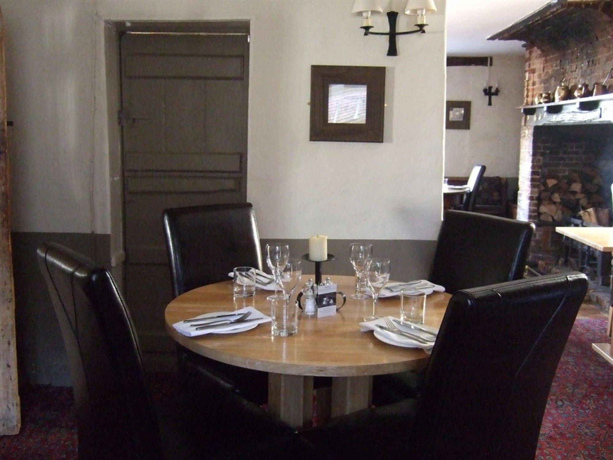 Ye Olde George Inn - Badger Pubs Privett Εξωτερικό φωτογραφία